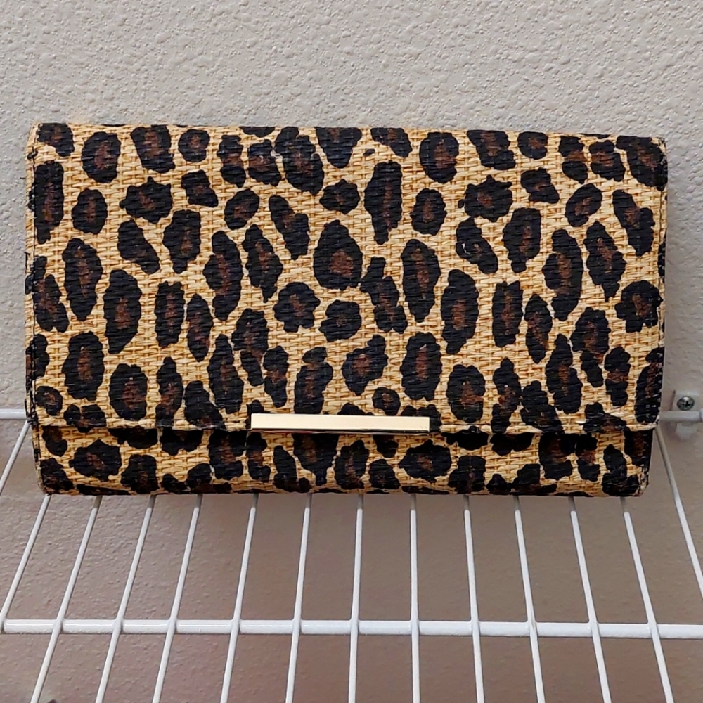 Woven clutch